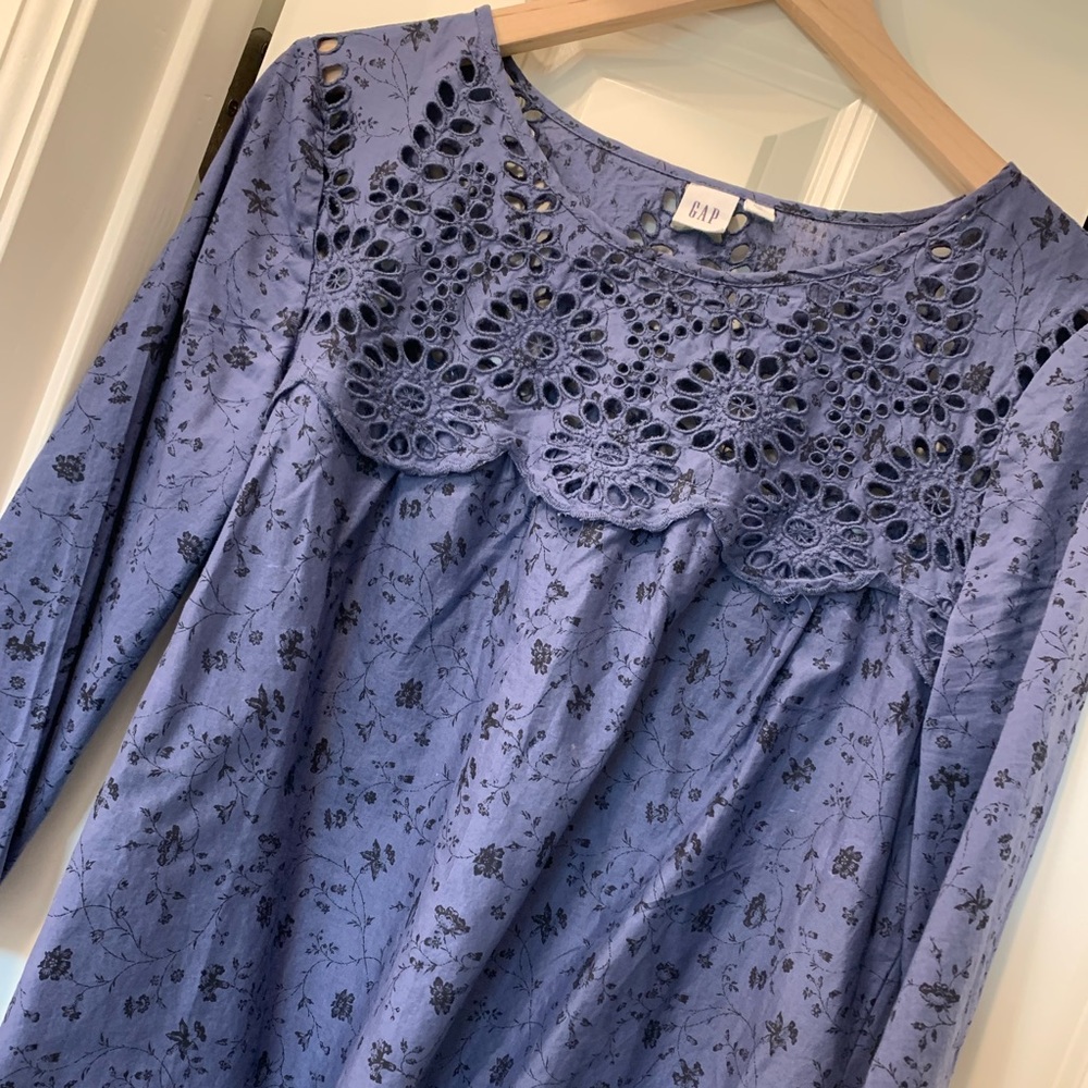 Gap shirt